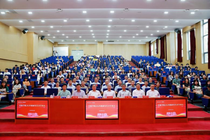 上理工出版學(xué)院2025級(jí)研究生開(kāi)學(xué)典禮現(xiàn)場(chǎng)