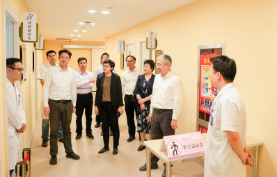 參觀昆侖人民醫(yī)院