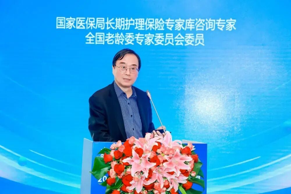 國家醫(yī)保局長期護理保險專家?guī)熳稍儗＜?、全國老齡委專家委員會委員金維剛