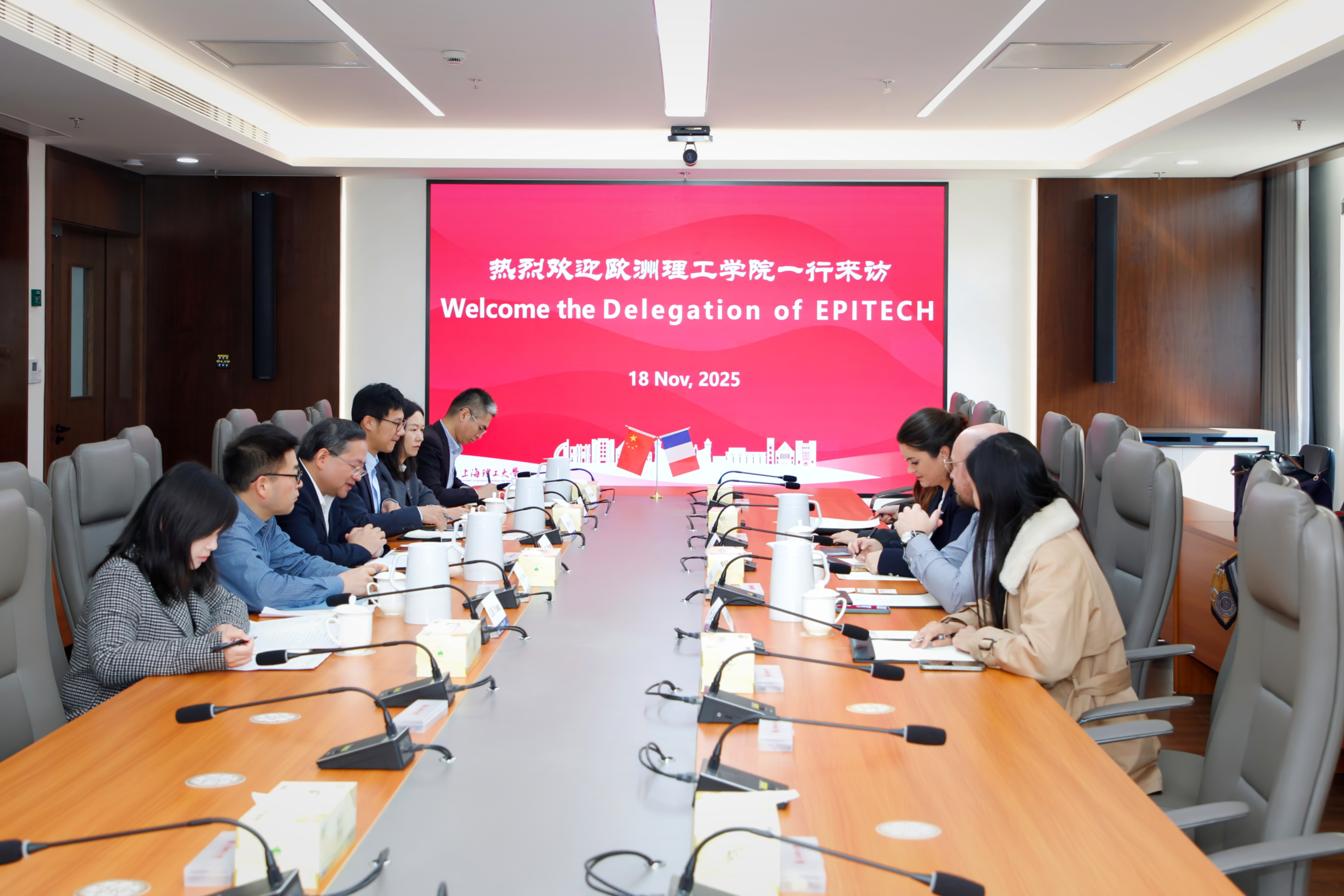 會(huì)談現(xiàn)場(chǎng)