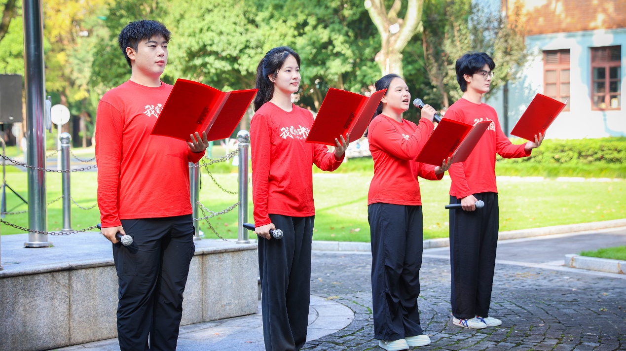 《踔厲奮發(fā)新征程 挺膺擔(dān)當(dāng)正青春》主題朗誦 《踔厲奮發(fā)新征程 挺膺擔(dān)當(dāng)正青春》主題朗誦