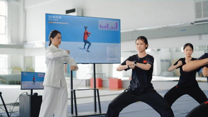 師生體驗“非遺武術大模型”