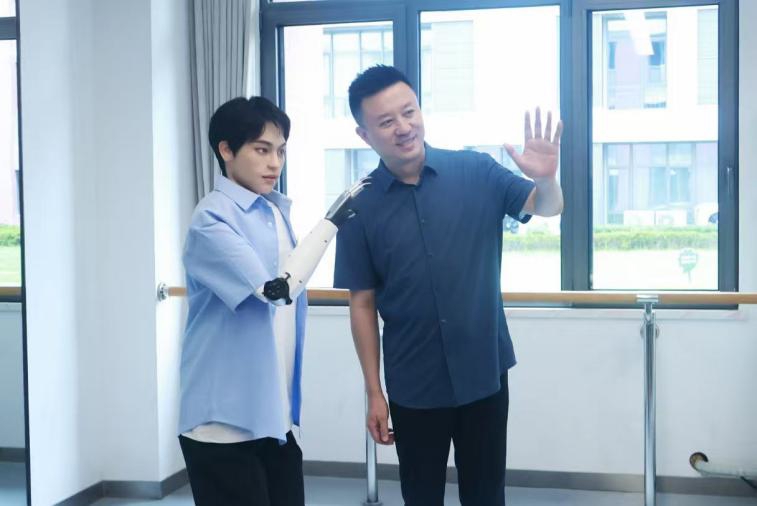 與2025級(jí)數(shù)媒演播藝術(shù)博士新生潘濤交流