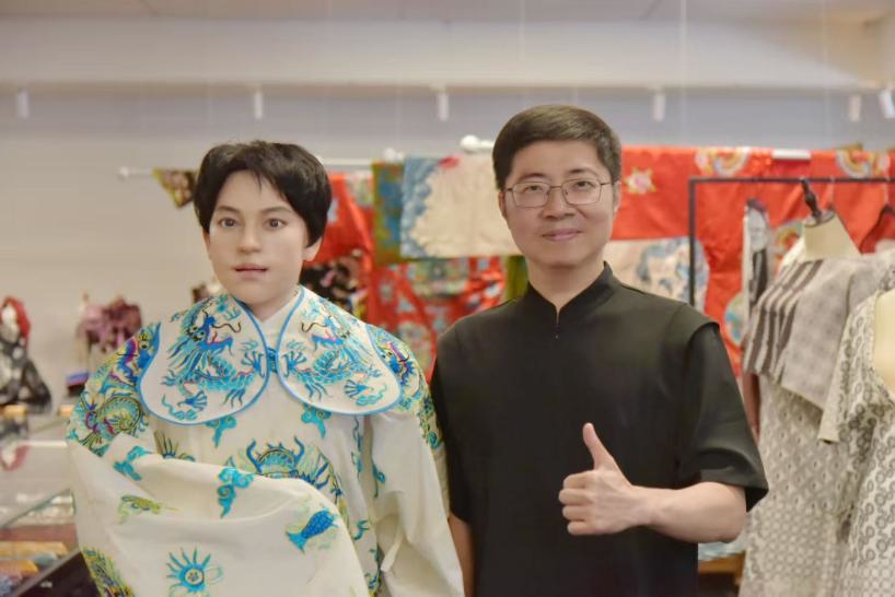 參訪中國(guó)傳統(tǒng)戲曲研究工作室