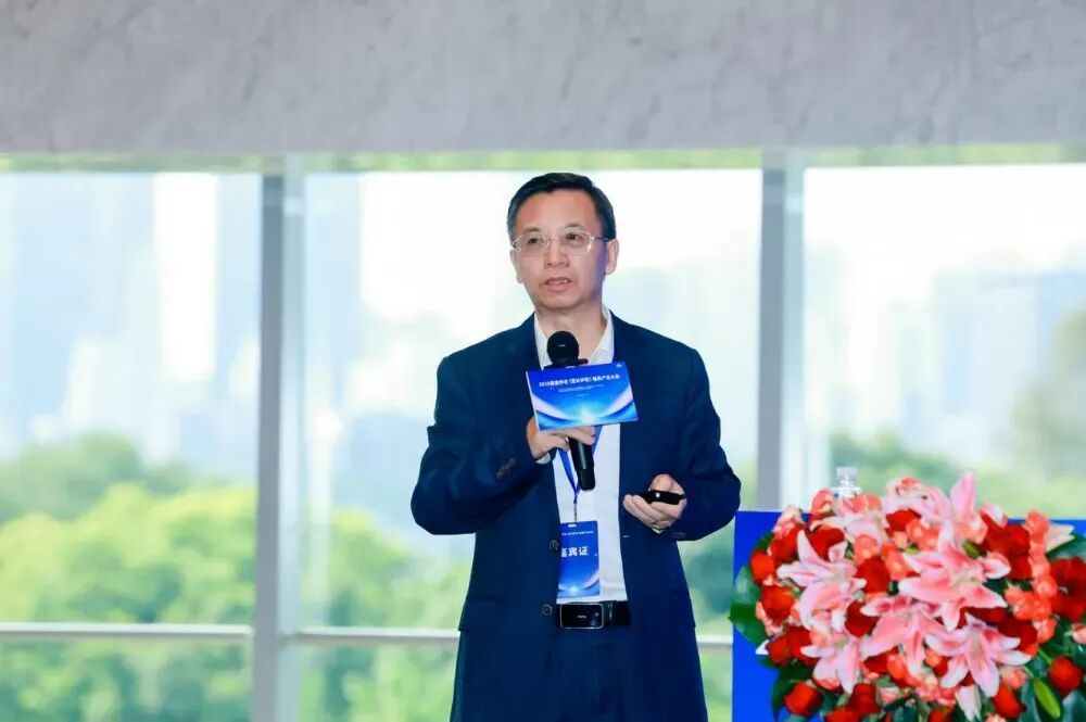 上海市康復(fù)器具協(xié)會(huì)會(huì)長喻洪流上海市康復(fù)器具協(xié)會(huì)會(huì)長喻洪流