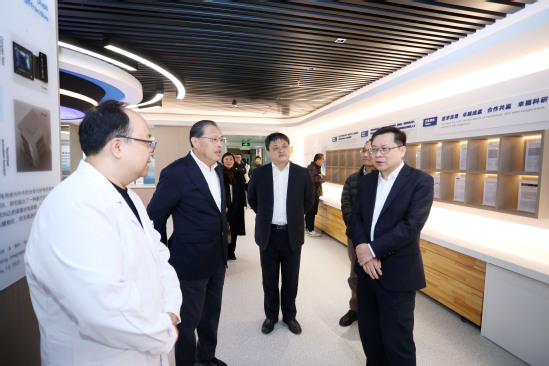 參觀智能科技學院實驗室 參觀智能科技學院實驗室